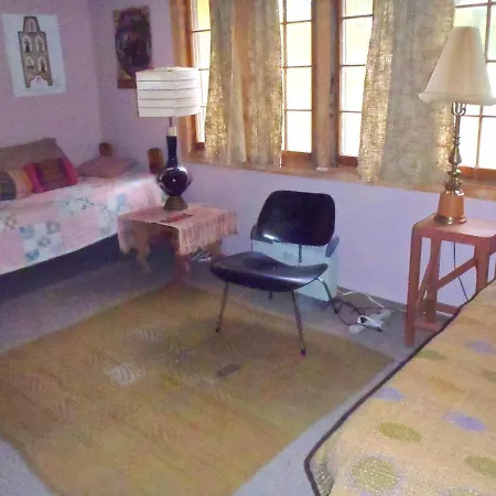 Ocho Guesthouse & Weaver'S Studio Espanola Exterior photo